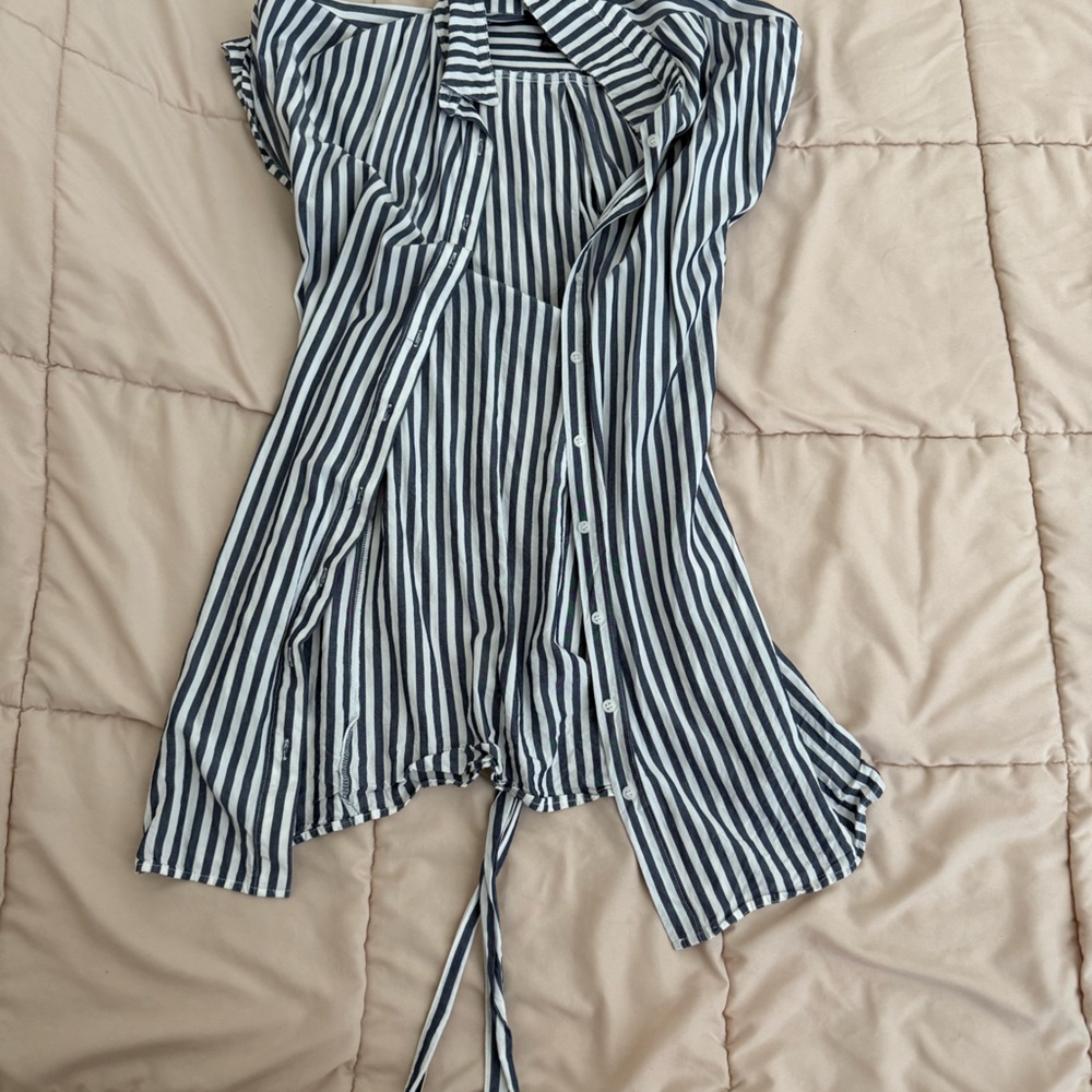 Forever 21 Blue and White Sleeveless Button Down Tunic